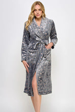 Load image into Gallery viewer, Estelle Metallic Star Print Plush Robe